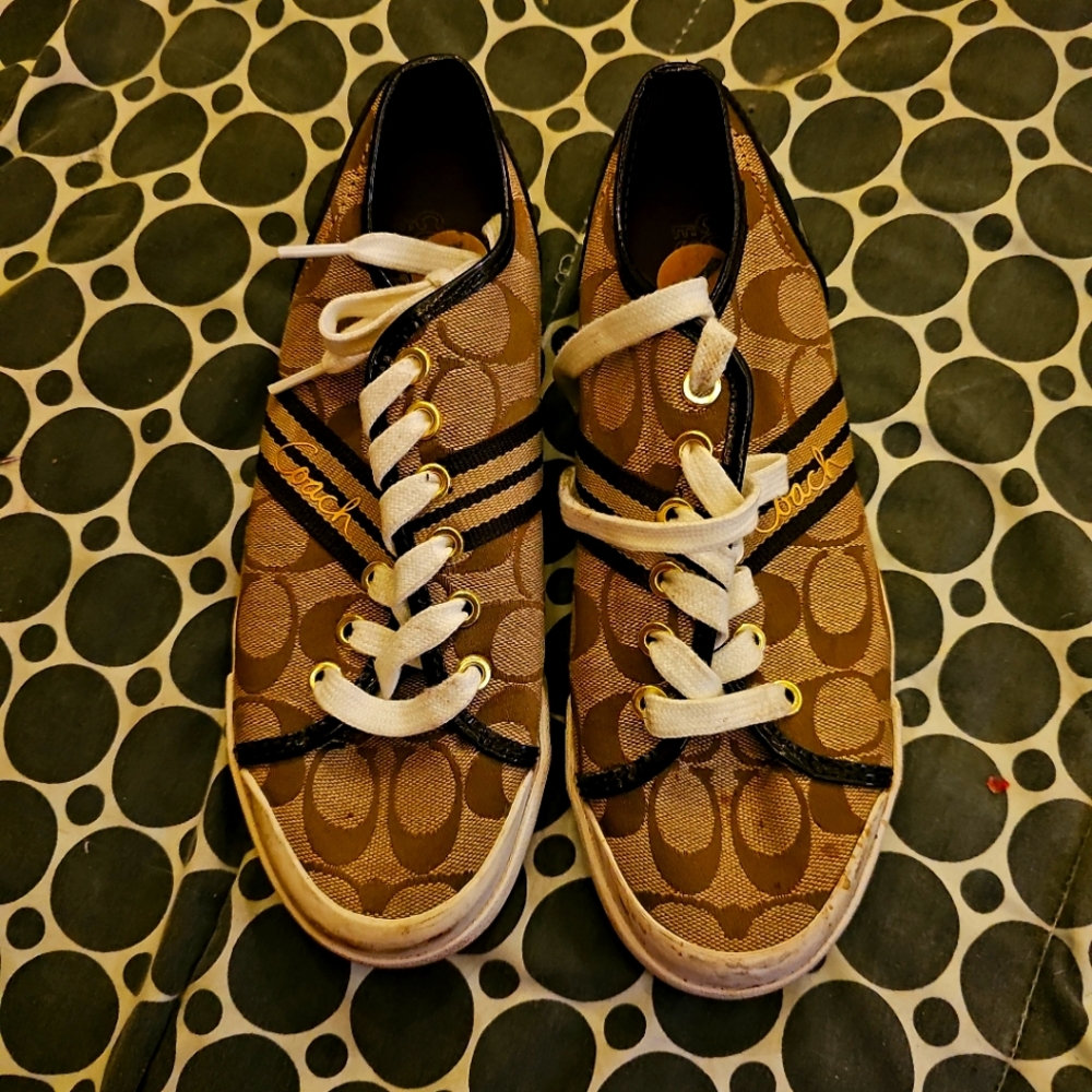 Women coach shoes